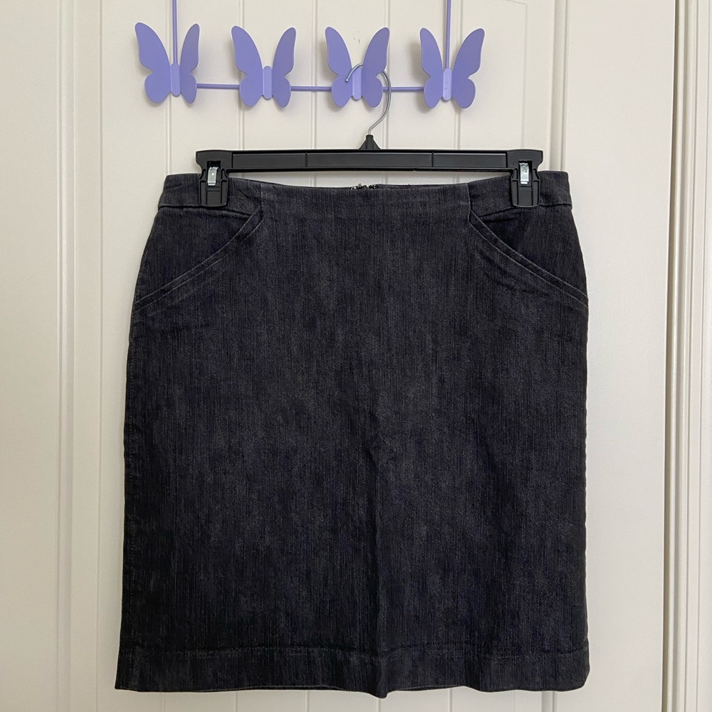 EUC GAP women’s dark gray denim straight cut skirt size 12